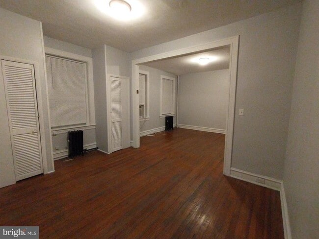 Building Photo - 307 Dolphin St