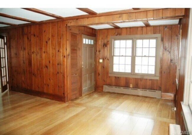 Building Photo - 481 Bronson Rd