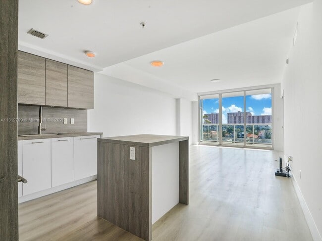 Building Photo - 400 Sunny Isles Blvd