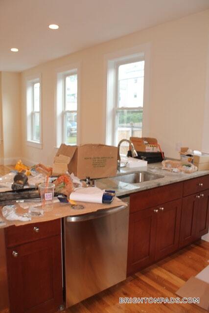 Building Photo - 6 Larose Pl