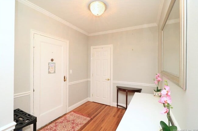 Building Photo - 128 Woodside Green