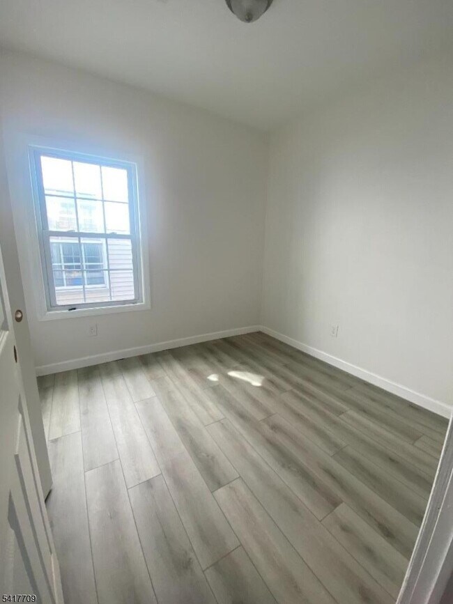 Foto del edificio - 334 Bond St