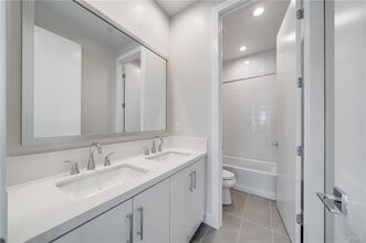 Building Photo - 716 Olivier Dr