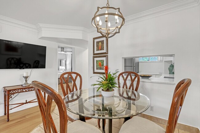 Building Photo - 2687 Garden Dr N