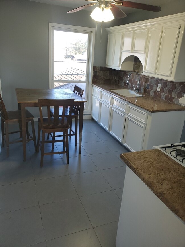 Building Photo - 2010 Tyler St