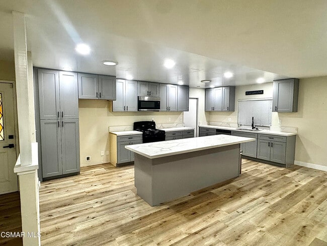 Building Photo - 2535 N Phyllis St