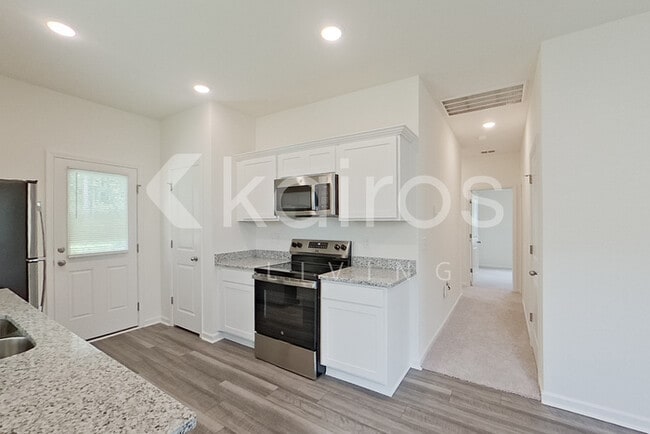 Building Photo - 644 Castillo Dr
