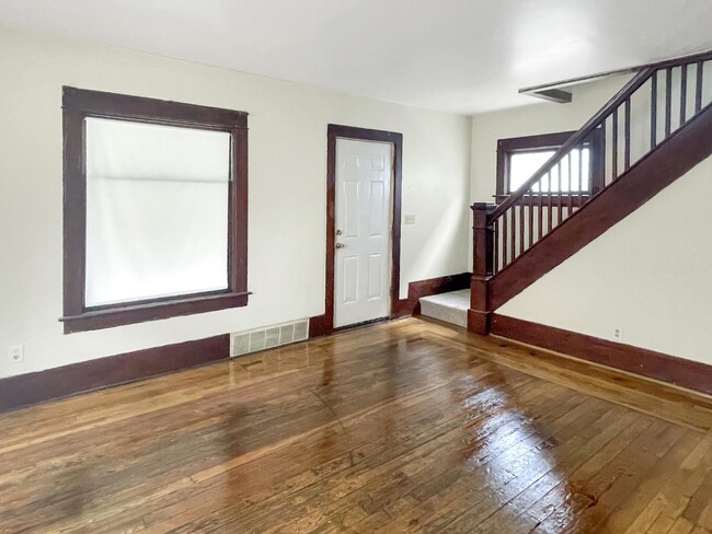 Building Photo - 1709 Maplewood Ave