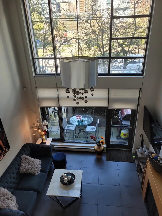 Photo du bâtiment - 1168 Richards St