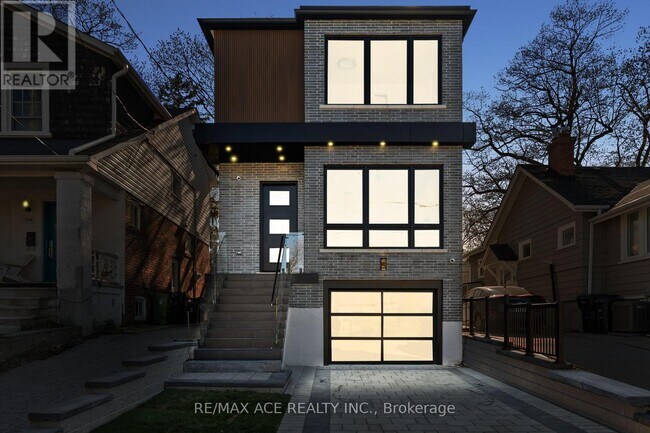 Photo du bâtiment - 122 Warden Ave.