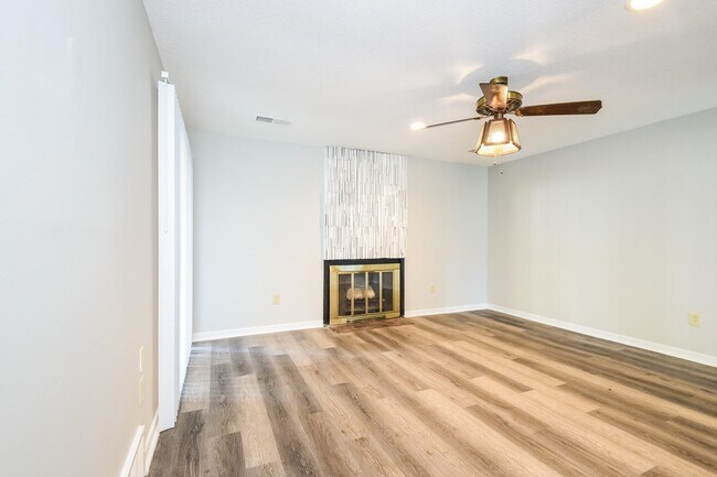 Building Photo - 5825 Lynnfield Cove