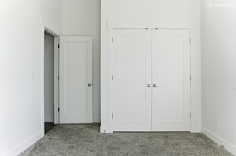 Building Photo - 193 300 E