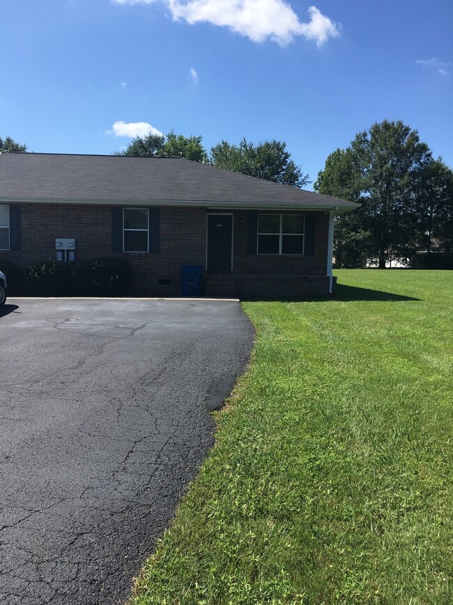 Building Photo - 167 Murphy Rd