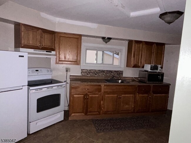 Building Photo - 57 Main St