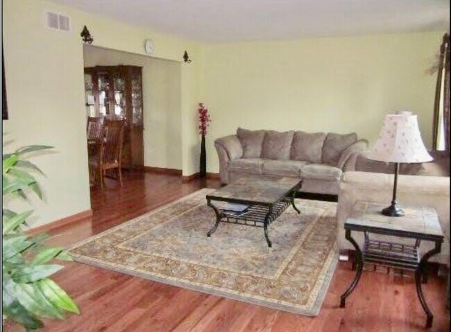 Foto del edificio - 12515 Manor Dr