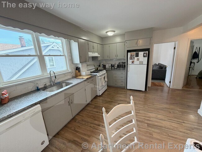 Building Photo - 27 Conwell Ave