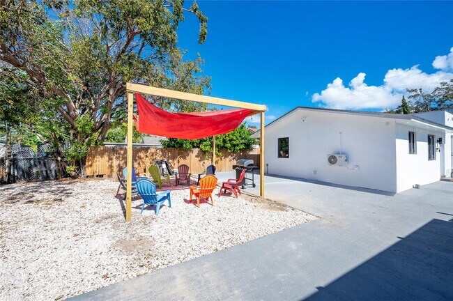 Foto del edificio - 3016 NW 22nd Ct