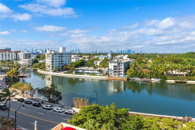 Foto del edificio - 2555 Collins Ave