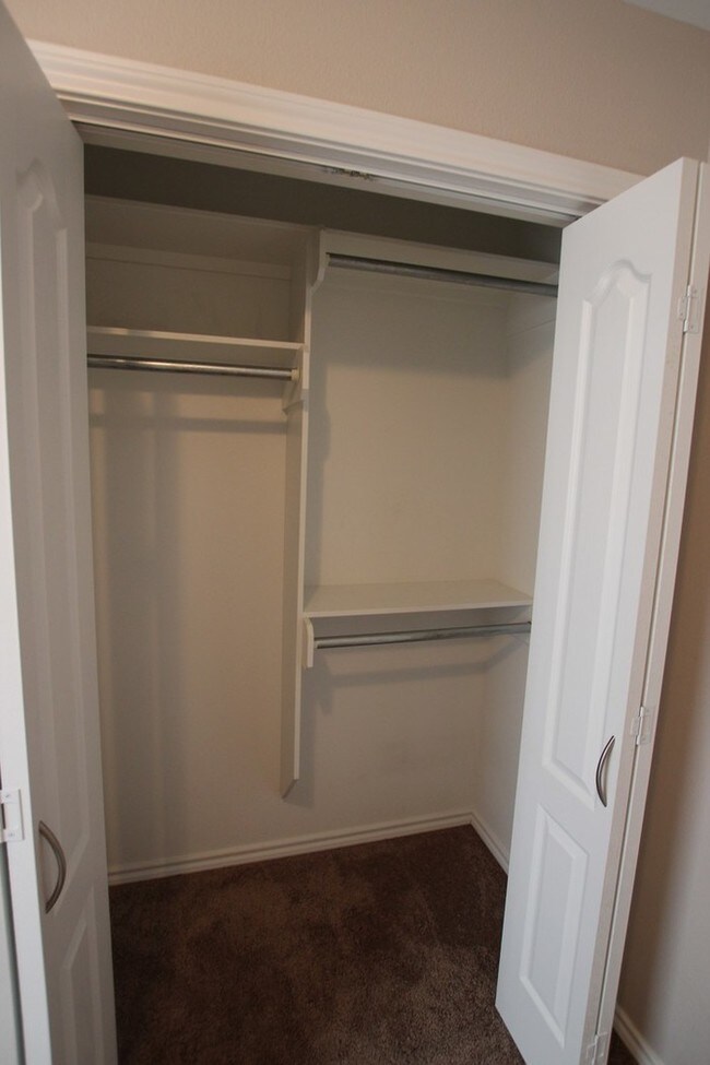 Building Photo - 2 Bedroom Town house for Rent in Lindale!