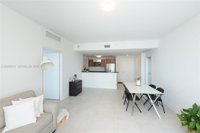 Foto del edificio - 300 S Biscayne Blvd