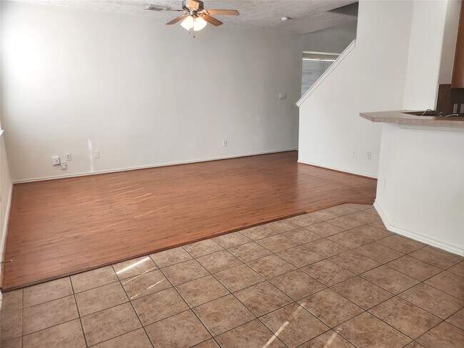 Building Photo - 11509 Hackmatack Way