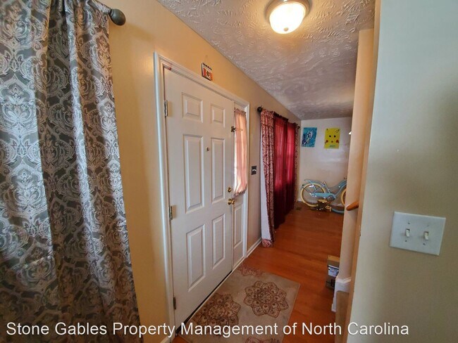 Building Photo - 4 br, 2.5 bath House - 1217 Locks Creek Rd