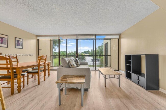 Foto del edificio - 2911 SW 87th Ter