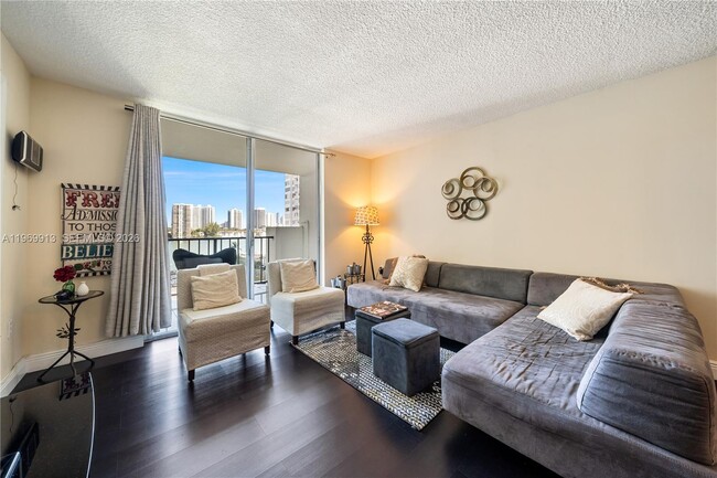 Foto del edificio - 2750 NE 183rd St