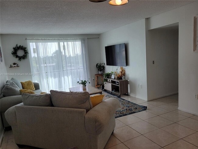 Foto del edificio - 919 Hillcrest Dr