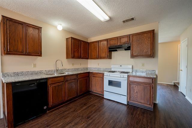 Foto del edificio - 832 Winding Creek Dr