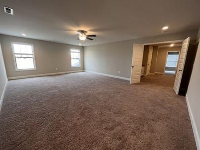Building Photo - 7419 Flint Xing Cir SE