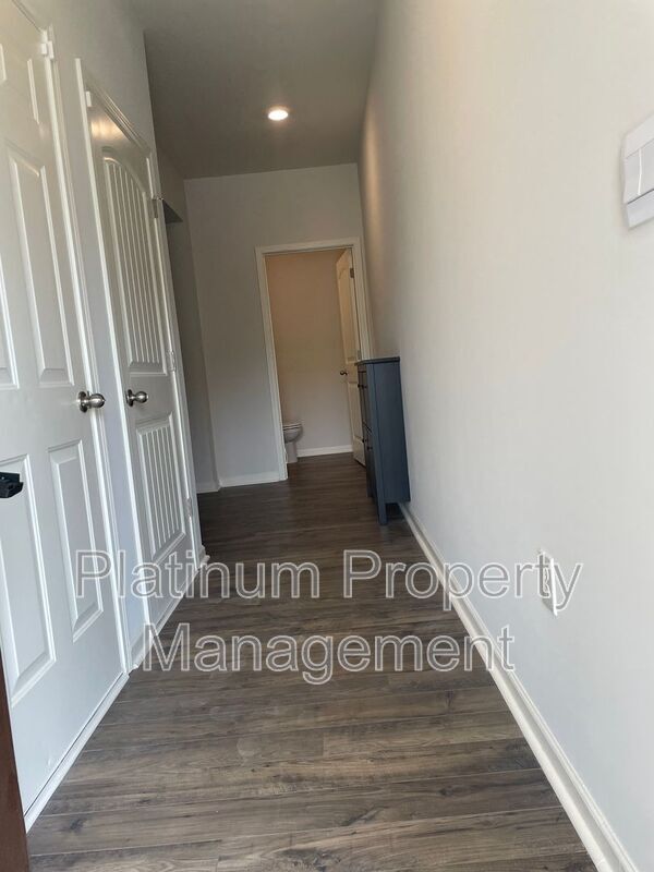 Foto del edificio - 551 Stoneybrook Dr