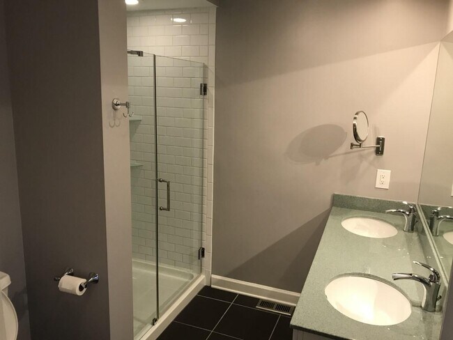 Foto del edificio - 228 4th Ave N