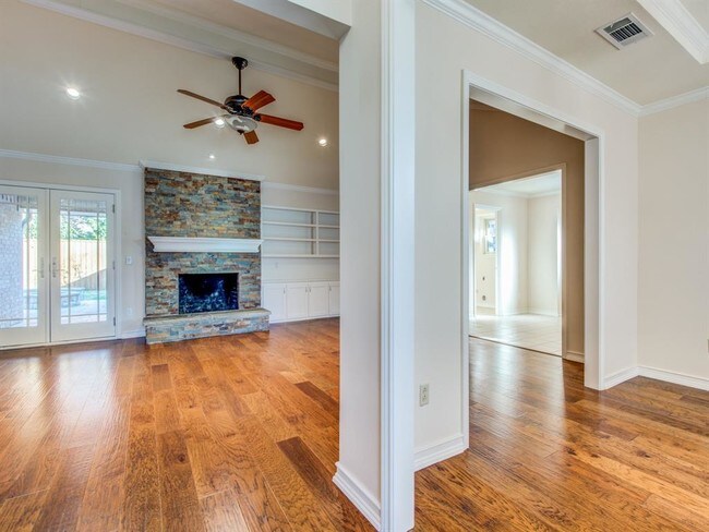 Building Photo - 1617 Wagonwheel Dr