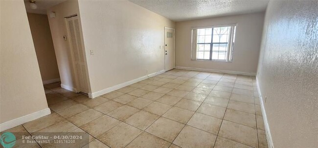 Foto del edificio - 7822 Pembroke Rd