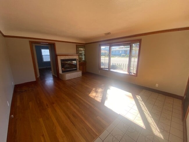 Building Photo - Inviting Pacific Grove Home!