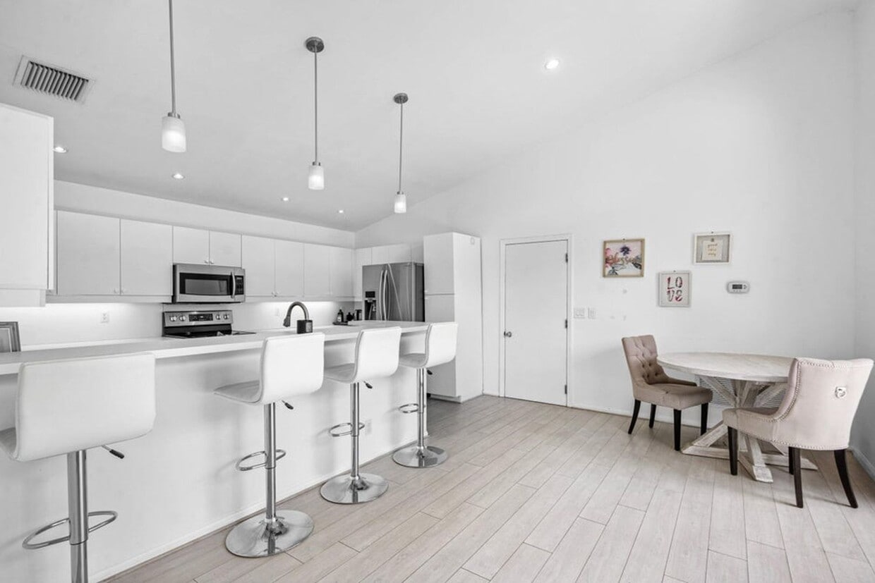 Foto principal - 790 Clearbrook Park Cir