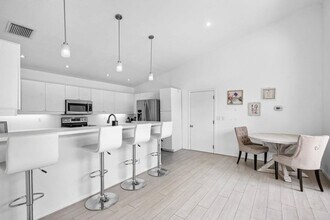 Building Photo - 790 Clearbrook Park Cir