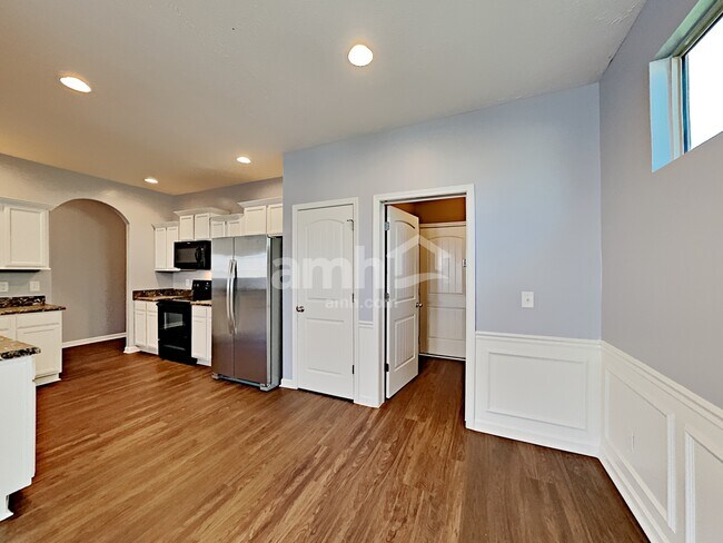 Foto del edificio - 1116 Selous Dr