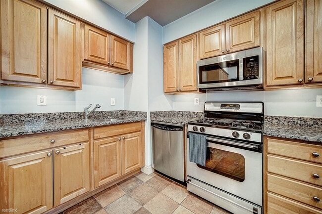 Building Photo - 1 br, 1 bath Condo - 250 S 13th St