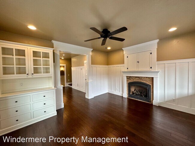 Building Photo - 2 br, 1.5 bath House - 2411 Elizabeth