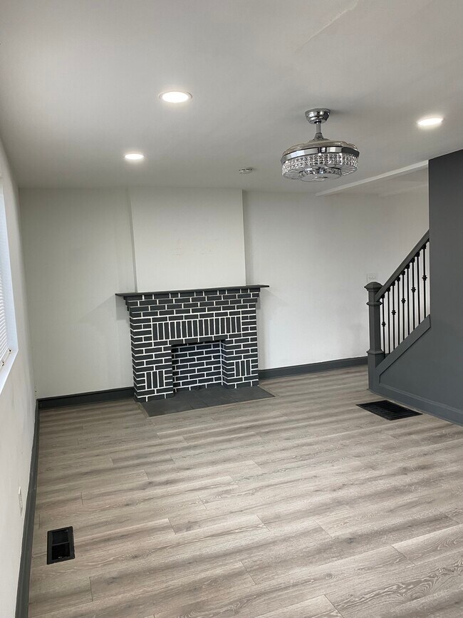 Foto del edificio - 1275 E Kossuth St