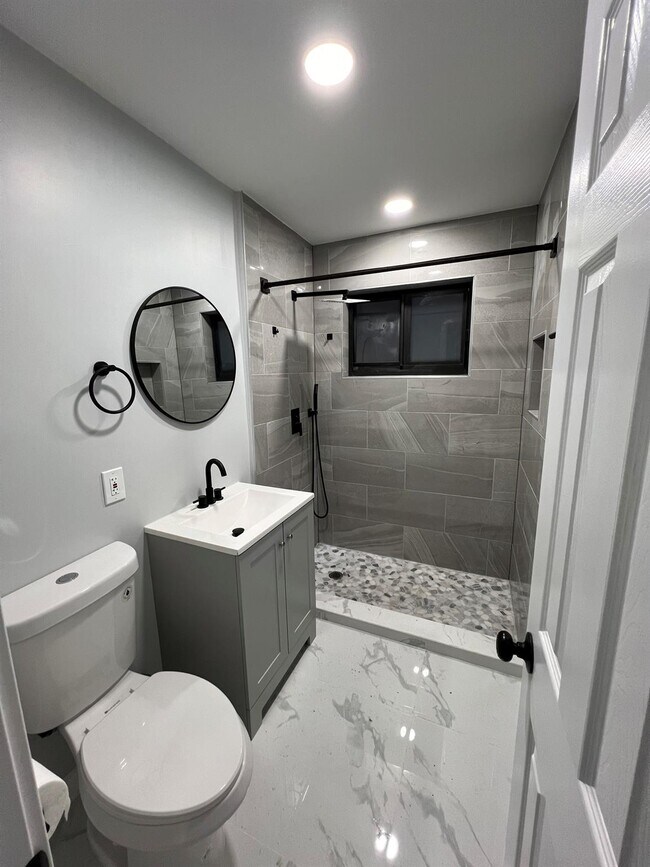 Foto del edificio - 285 NE 43rd St
