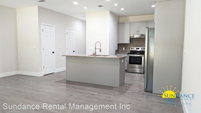 Foto del edificio - 3 br, 2 bath House - 707 Navy Street