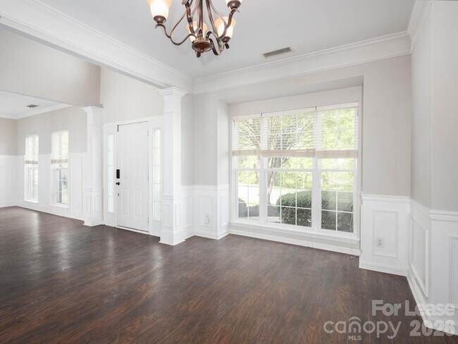 Foto del edificio - 268 Glencoe Ln