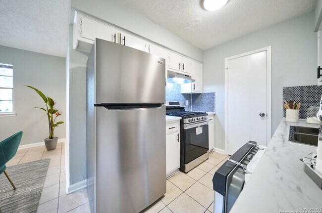 Building Photo - 5603 Purple Sage Dr