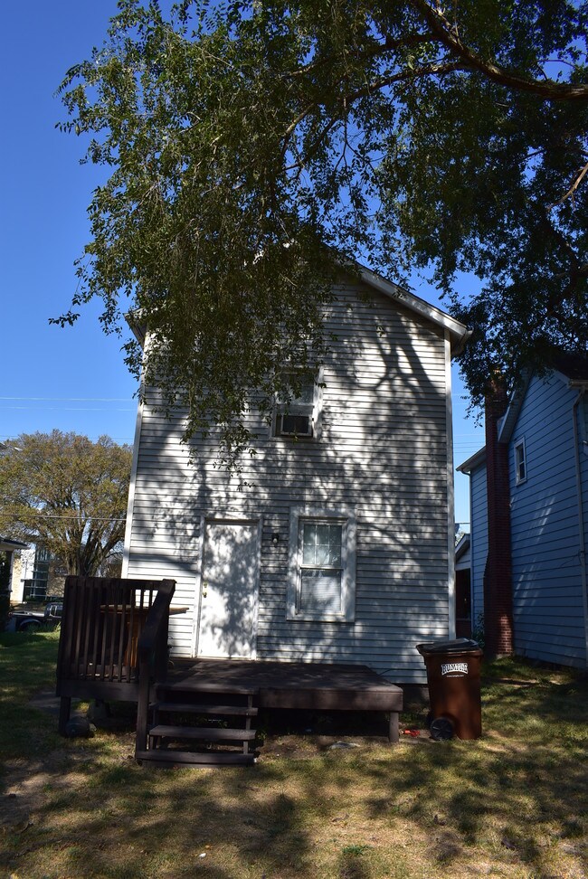 Building Photo - 1033 Woodside Blvd