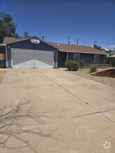 Building Photo - 3007 Sue Cir SE