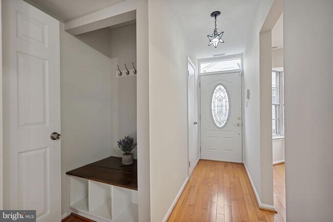Foto del edificio - 8552 Southlawn Ct