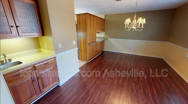 Foto del edificio - 135 Cold Springs Rd